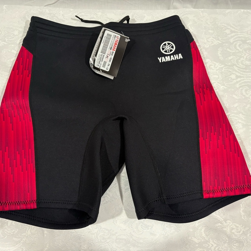 Yamaha Black and pink ride Sports Shorts size large nwt